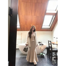 批发温柔风绝美蕾丝吊带+毛衣开衫外套+显瘦半身裙三件套2026秋<b class='q'>冬</b>新款
