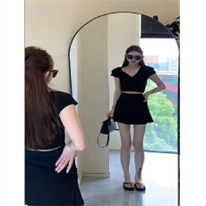 批发韩系辣妹两件套纯欲设计感气质V领短款T恤女高腰皱褶半身裙套装潮