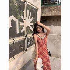 批发法式<b class='q'>红色</b>蕾丝吊带<b class='q'>连衣裙</b>格纹复古<b class='q'>夏</b>季裙子新款修身气质吊带裙长裙