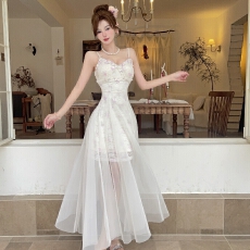 批发实拍 仙气蕾丝碎花吊带网纱大摆度假风海边连衣裙子新款