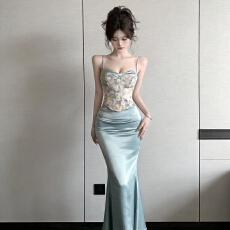 批发实拍 <b class='q'>性感</b>纯欲碎花吊带+鱼尾半身裙高级感法式<b class='q'>礼服</b>套装配蝴蝶脖花