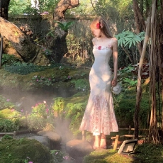 批发官图   繁花人鱼/超绝腰臀比设计感蕾丝定位花鱼尾裙摆度假吊带裙