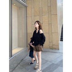 批发又a又飒套装秋装简约时尚穿搭气质露肩长袖上衣高腰百搭豹纹短<b class='q'>裤</b>