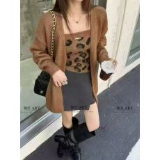 批发小众豹纹<b class='q'>图案</b>显瘦百搭抹胸<b class='q'>背心</b> 宽松软糯百搭毛衣开衫套装