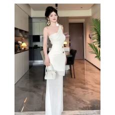 批发2026新款法式白色抹胸礼服<b class='q'>裙</b>女夏季性感不规则<b class='q'>修身</b>生日宴会长<b class='q'>裙</b>