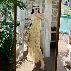 批发黄色玫瑰荡领印花气质显瘦度假旅游高级感甜美<b class='q'>连衣裙</b>