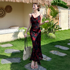 批发高级感法式绝美复古连衣裙性感<b class='q'>包臀</b>荡领玫瑰印花显瘦