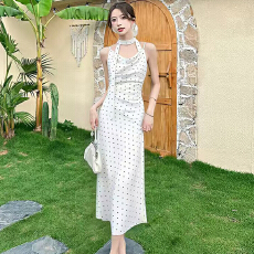 批发高级时尚名媛优雅精致度假复古波点设计感显瘦复古连衣裙