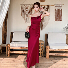 批发宴会主角斜肩缎面高级感巨好看露背轻奢优雅收腰礼服裙