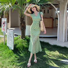 批发轻奢绝美气质时尚温柔优雅设计感别致修身收腰波点连衣裙