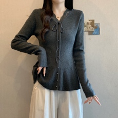 批发实拍 <b class='q'>大码</b><b class='q'>女装</b>蕾丝拼接V领长袖针织衫秋冬收腰遮肚显瘦毛衣上衣