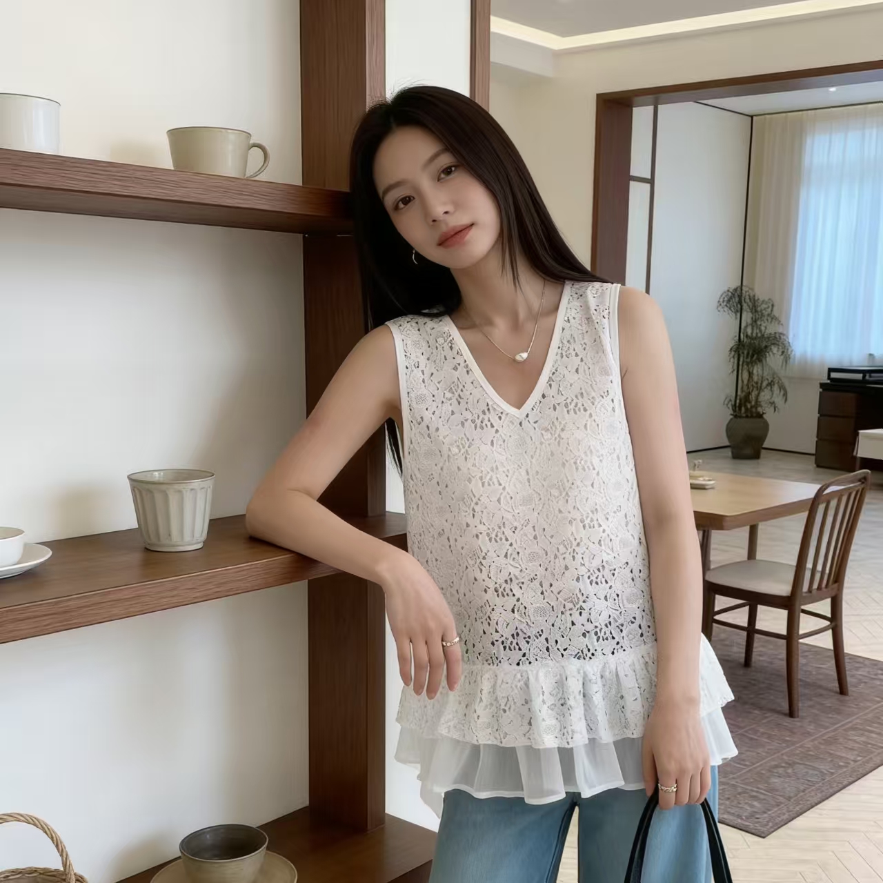 실사 빅 사이즈 여성 의류 봄 여름 달콤한 스타일 프랑스식 민소매 홀로우 아웃 디자인 센스 슬림해 보이는 품격 V넥 조끼