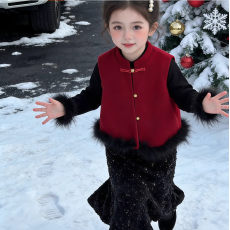 批发女童秋冬款年服套装2026新款气质女孩国风加绒<b class='q'>马甲</b>打底鱼尾裙套装