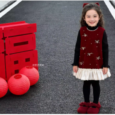 批发<b class='q'>女童</b>圣诞<b class='q'>连衣</b>裙新款中小童新年红色打底背心裙女孩小香风套装裙子