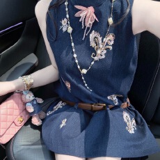 批发新中式气质绝美国风<b class='q'>牛仔</b>无袖连衣裙女2026春减龄时髦收腰短裙套装