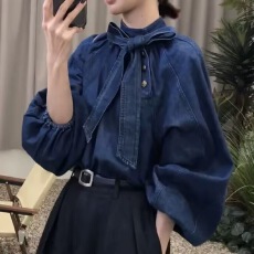 批发复古立领蝴蝶结系带<b class='q'>牛仔</b><b class='q'>衬衫女</b>春秋灯笼袖宽松衬衣设计感气质上衣