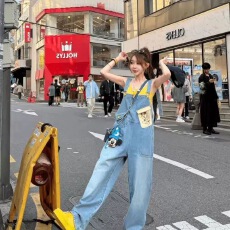 批发2026年春季新款复古水洗<b class='q'>牛仔</b><b class='q'>外套</b>女翻领系带收腰显瘦百搭夹克上衣