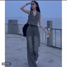 批发复古做旧<b class='q'>牛仔</b><b class='q'>套装</b>女短款两粒扣无袖背心上衣+高腰百搭显瘦阔腿裤