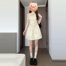 批发高级感法式气质斜肩露肩<b class='q'>连衣</b>裙子女夏2025新款设计感收腰a字短裙