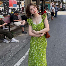 批发法式<b class='q'>复古</b>绿色小飞袖碎花连衣裙子女夏2025年新款海边度假气质<b class='q'>长裙</b>