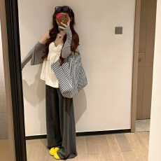 批发2025新款韩系巨好看白色吊带背心女<b class='q'>夏季</b>外穿绝美无袖上衣两件套装