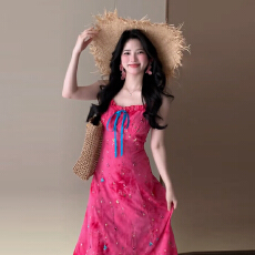 批发2025新款海边度假沙滩裙绝美碎花吊带<b class='q'>连衣裙</b>子女夏季气质收腰长裙