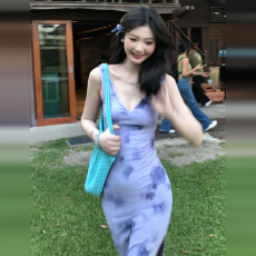 批发2025新款度假风紫色v领碎花吊带连衣裙子女夏季辣妹修身<b class='q'>包臀</b><b class='q'>长裙</b>