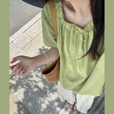 批发绿色森系短袖<b class='q'>衬衫</b>女夏季2025新款高级感绝美漂亮设计感不撞款上衣