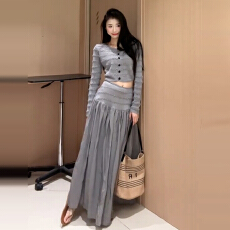 批发韩系早秋季穿搭套装2025年新款爆款独特巨好看设计感<b class='q'>连衣裙</b>子女