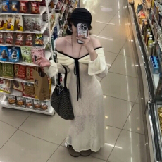 批发韩系秋季穿搭2025年新款巨好看的温柔大方一字肩设计感连衣裙子女