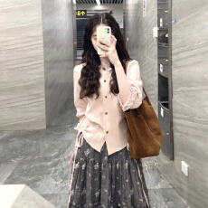 批发早秋韩系氛围感穿搭一整套粉色木耳边<b class='q'>衬衫</b><b class='q'>碎花</b>裙子套装女2025新款