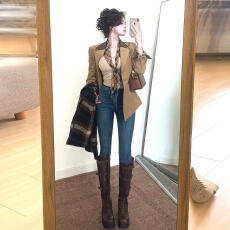 批发卡其色<b class='q'>西装外套</b>女春秋2025新款爆款小个子香风巨好看短款夹克上衣