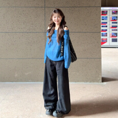 批发一字肩蓝色慵懒高级感毛衣女秋冬季2025新款韩系宽松软糯针织上衣