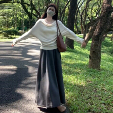 批发2025新款白色针织<b class='q'>连衣裙</b>子女巨好看穿搭一整套装早秋韩系chic长裙