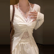 批发2025新款法式独特挂脖v领<b class='q'>蕾丝</b>长袖t恤女秋冬季设计感修身显瘦<b class='q'>上衣</b>