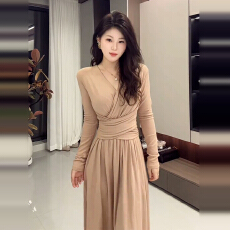 批发法式高级感粉色长袖连衣裙子女早秋季2025新款巨好看掐腰气质长裙