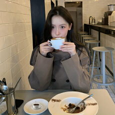 批发韩系早秋季穿搭2025年新款独特巨好看高级设计感短款风衣外套女