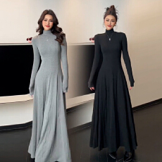 批发法式黑色针织连衣裙子女2025新款秋<b class='q'>冬</b>季配大衣内搭打底高级感长裙