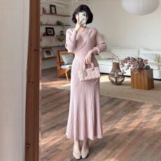 批发粉色v领针织<b class='q'>连衣裙</b>子女秋冬2025新款高级感纯欲辣妹修身显瘦长裙