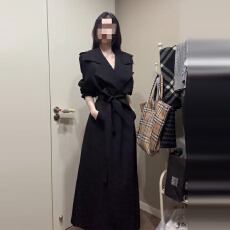 批发黑色赫本风衣外套女<b class='q'>秋</b>冬季2025新款韩系高级感中长款宽松收腰大衣