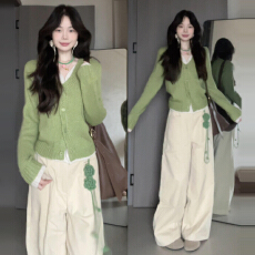 批发绿色假两件毛衣外套女秋冬季2025新款别致独特巨好看针织开衫上衣
