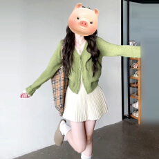 批发绿色假两件毛衣外套女秋冬季2025新款别致独特巨好看针织开衫上衣