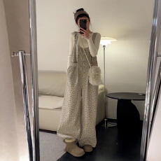 批发韩系冬装一整套独特漂亮超火碎花背带裤套装女装时尚休闲连体<b class='q'>裤子</b>