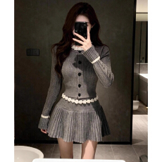 批发法式千金风灰色长袖针织连衣裙子女秋冬季2026新款超好看冬装套裙