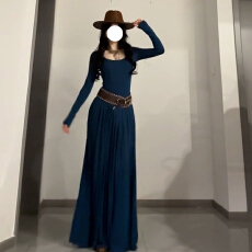 批发法式气质蓝色针织连衣裙子女秋冬2025新款配大衣内搭打底收腰长裙