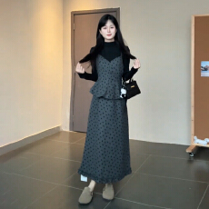 批发2026新款高领内搭灰色吊带<b class='q'>套装</b>连衣裙子女秋冬韩系高级感穿搭长裙