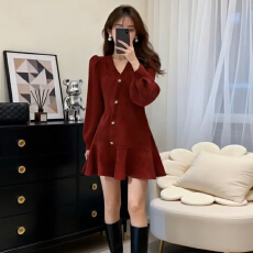 批发过新年战袍红色针织连衣裙女秋冬2026<b class='q'>新款</b>小个子气质收腰a字<b class='q'>短裙</b>