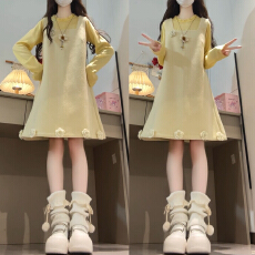 批发韩系巨好看黄色背心<b class='q'>连衣裙</b>子女秋冬季2026新款超火穿搭一整套装裙