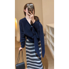 批发韩系一整套ootd穿搭2026新款v领毛衣连衣裙子<b class='q'>女</b>秋冬收腰条纹长<b class='q'>裙</b>