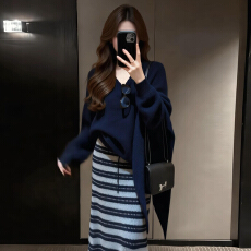 批发韩系一整套ootd穿搭2026新款v领毛衣连衣裙子<b class='q'>女</b>秋冬收腰条纹长<b class='q'>裙</b>